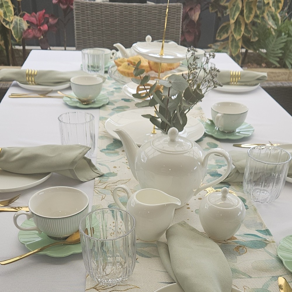 Garden-style table setting